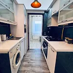 Citylink Nest - Free Garage, Ac & Metro Access 부다페스트