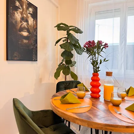 Citylink Nest - Free Garage, Ac & Metro Access * 부다페스트