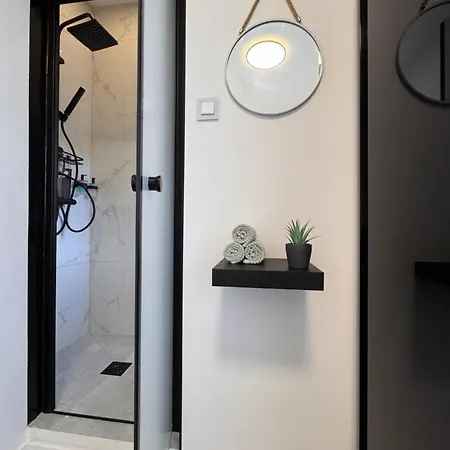 Citylink Nest - Free Garage, Ac & Metro Access 아파트 부다페스트