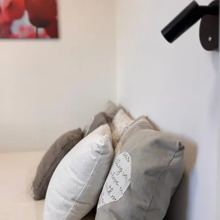 Citylink Nest - Free Garage, Ac & Metro Access 아파트