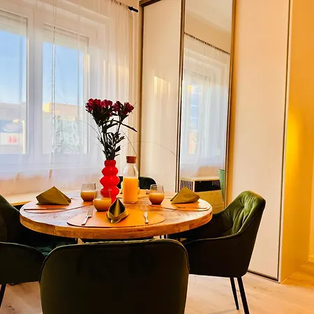 Citylink Nest - Free Garage, Ac & Metro Access Apartament *