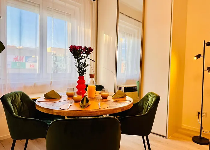 Citylink Nest - Free Garage, Ac & Metro Access Apartament *